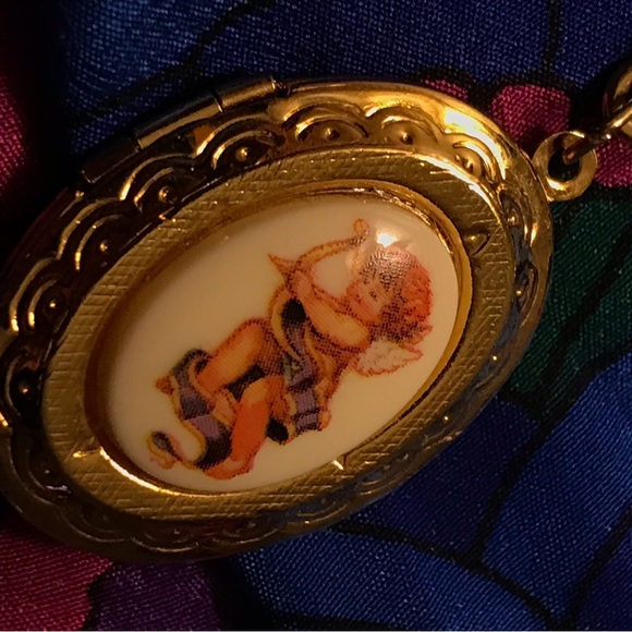 Vintage Cupid Gold Locket with Cherub Design Charm - Picture 2 of 9